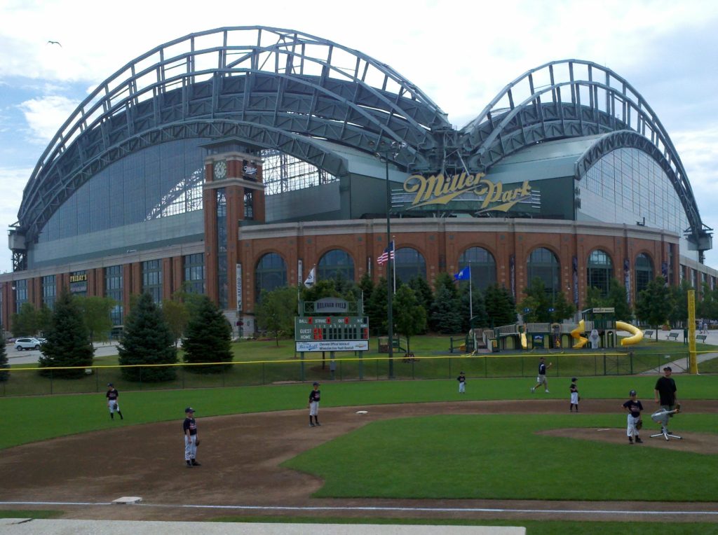 milwaukee brewers field tour